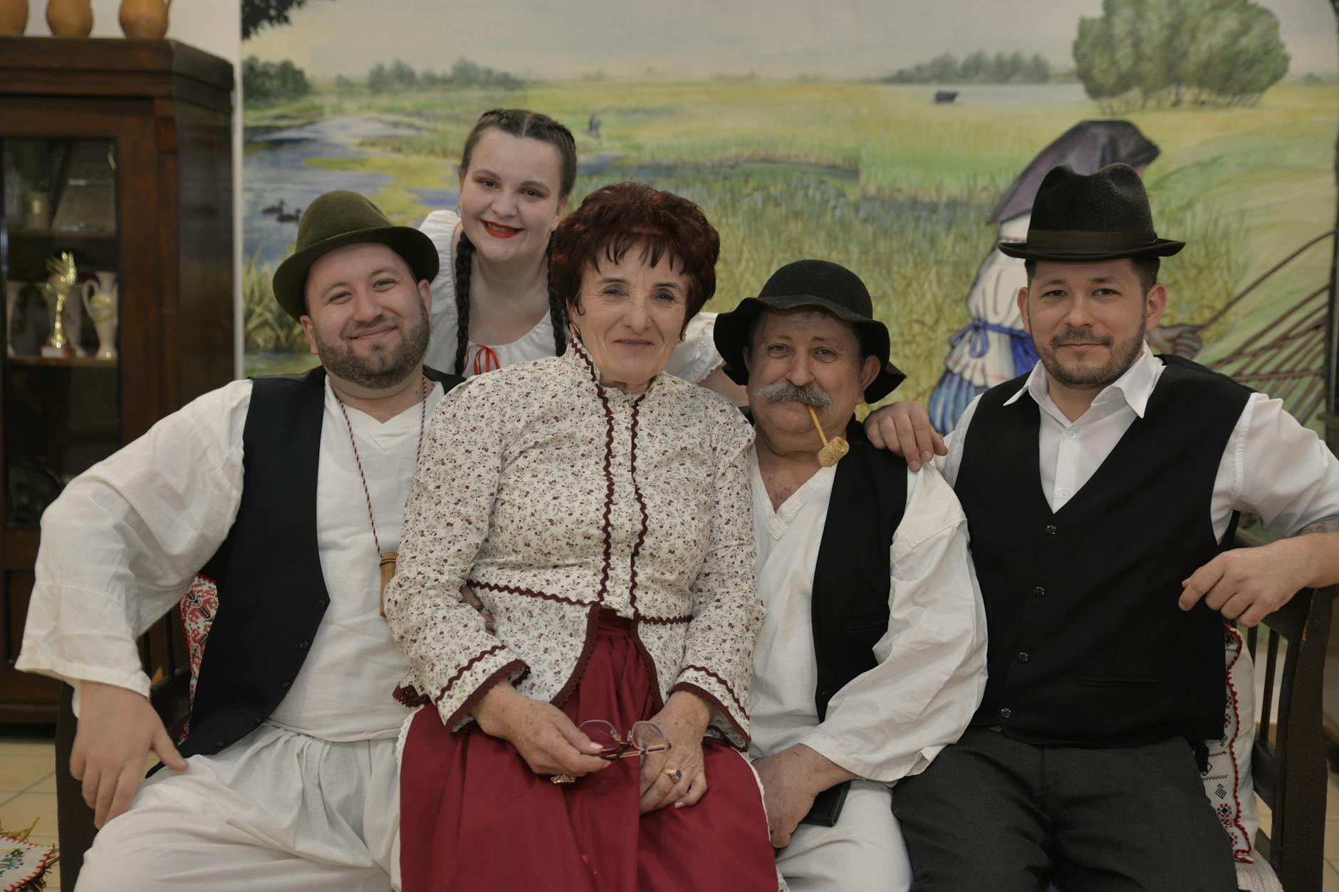 Panorama miasta Boguszów-Gorce z widocznymi górami w tle